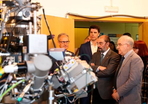 The President of Aragón, Javier Lambán, visits our institute on April 10th 2023.